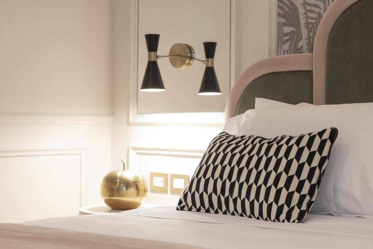 Hotel La Gemma ฟลอเรนซ์ ภายนอก รูปภาพ A wall light